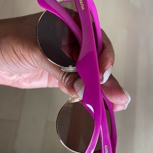 Lightly worn no dust cloth